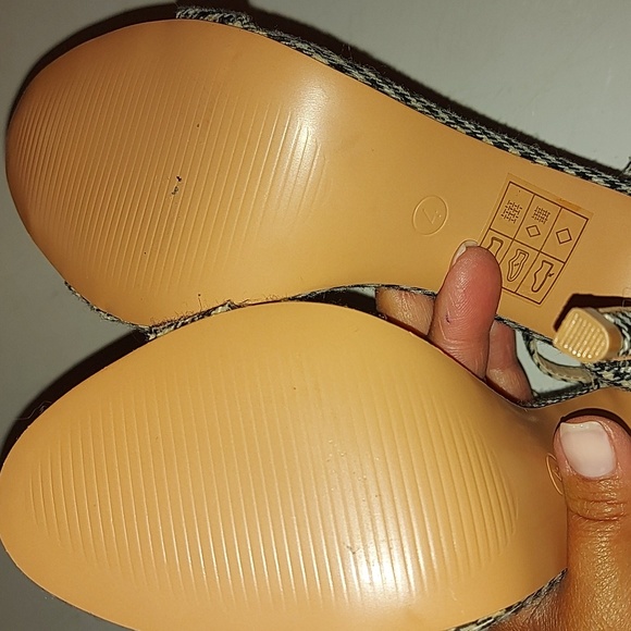 Houndstooth Heels - Picture 4 of 6